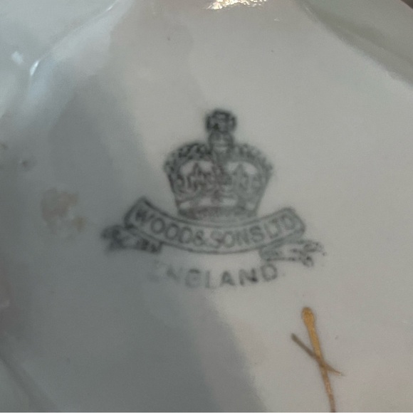 Vintage Porcelain Gravy Boat Wood & Sons Ltd. England Gold Maple Leaf - Picture 7 of 8